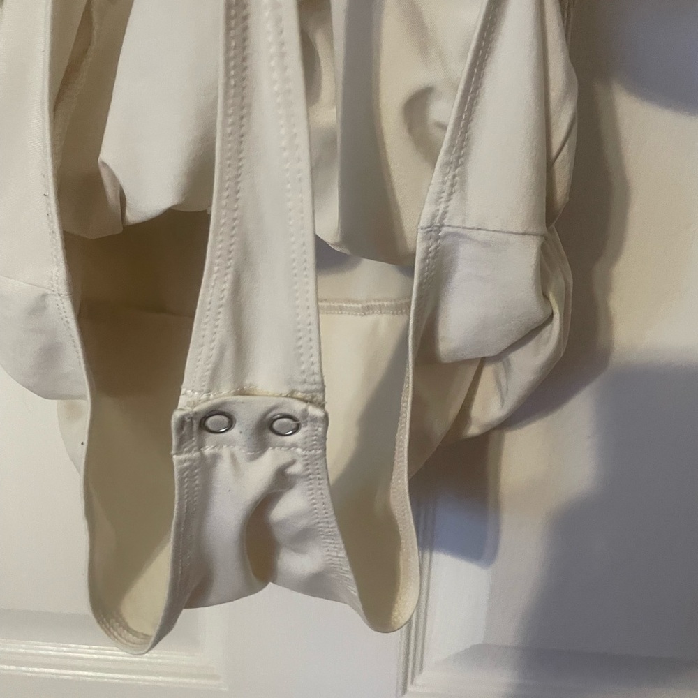 Express Cream Ruched Bodysuit - Picture 4 of 4